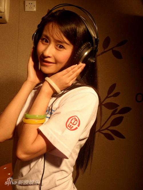 颖儿情系母亲水窖 与群星合唱公益歌曲