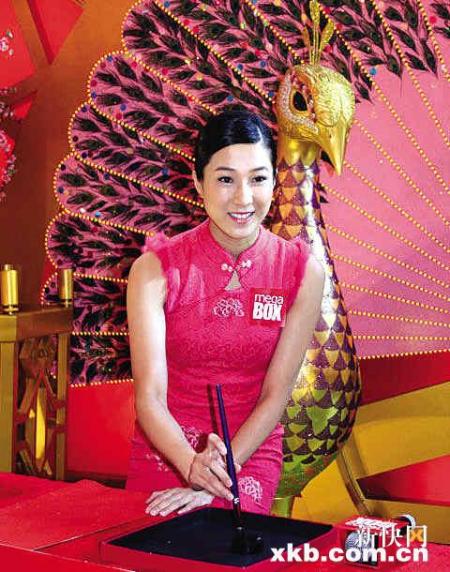 钟嘉欣称被母亲逼婚想早日成功出嫁