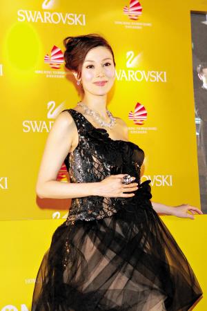 李嘉欣成兔年首位星妈儿子重6斤名JaydenMax