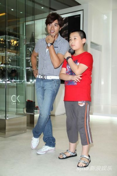 贺军翔上海帅气走秀 坦言不愿找圈内女友(图)_