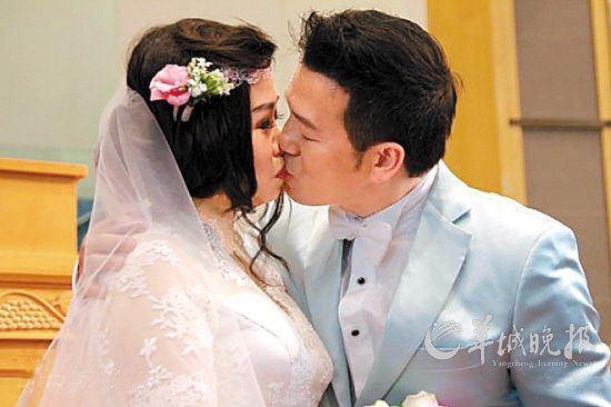 欧锦棠夫妇15年后举行二次婚礼 曾分居险离婚
