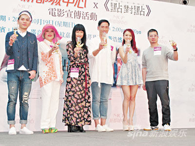 陈豪、邵音音与张纹嘉及导演黄浩然等宣传电影《点对点》。