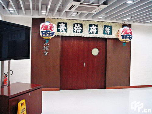 前港姐钱慧仪母亲自杀 殡仪馆锁门封窗【图】