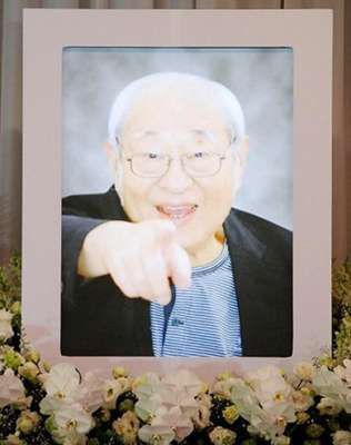 日本老牌男星长门裕之77岁病逝 400人守灵