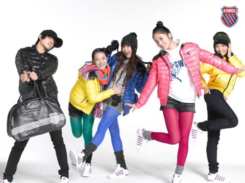 组图:韩国女子组合f(x)拍摄体育服装广告