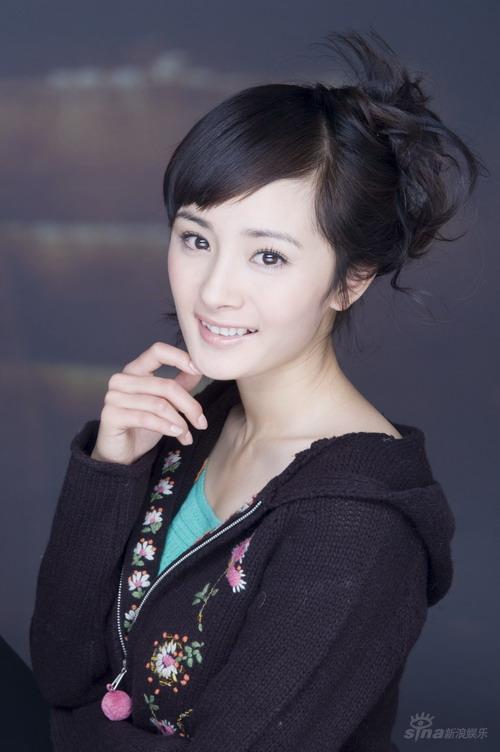 杨幂：俏皮女孩化身成熟性感的“洛丽塔”(图)