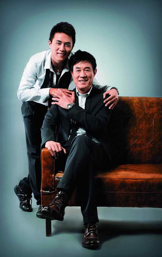 杜淳联手父亲拍写真杜志国大赞儿子很孝顺(图)