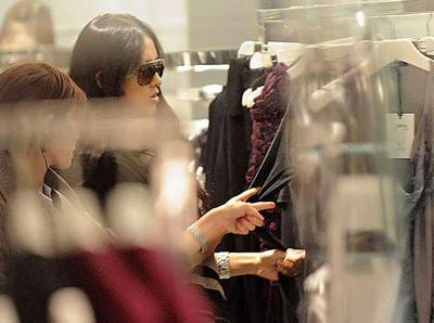 章子怡携母亲到香港疯狂购物 名店为其封店【图】