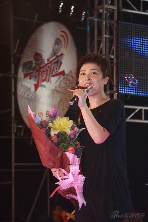 厉娜广州开万人个唱《一呼百应》圆主持梦(图)
