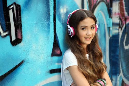 米蒂探望张家湾镇中心小学 与同学打成一片