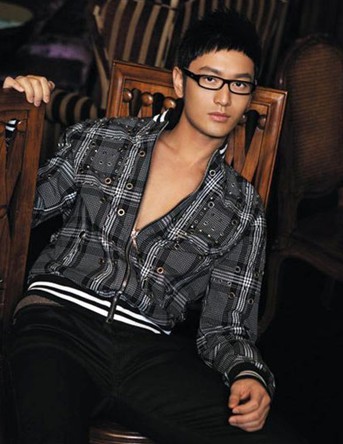 hit-5黄晓明被困上海机场 各有打发时间好招术【图】