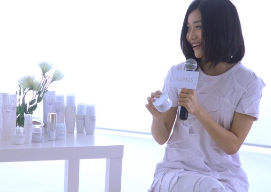 田原笑容温婉