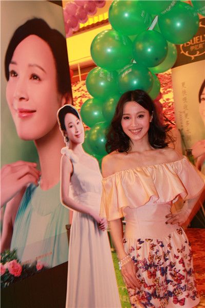 石小群在广告见面会现场