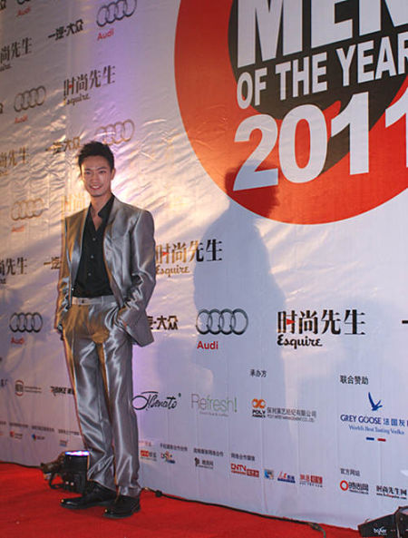江洋红毯亮相