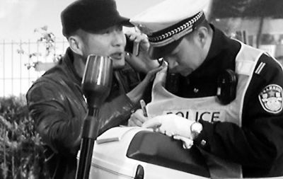 警察拦下孙兴