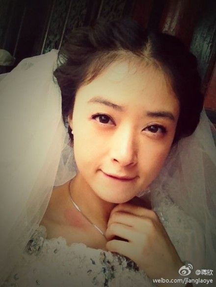 微博秀:蒋欣穿婚纱网友围观娘娘出嫁
