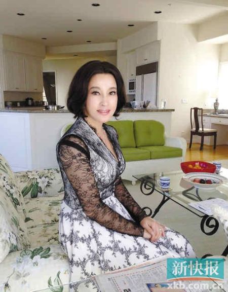 58岁刘晓庆四度结婚 婚礼前晒靓照仍美艳