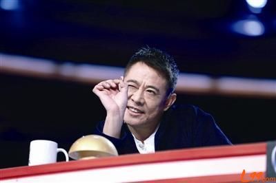 李连杰回应金秀贤索签名：做慈善就给
