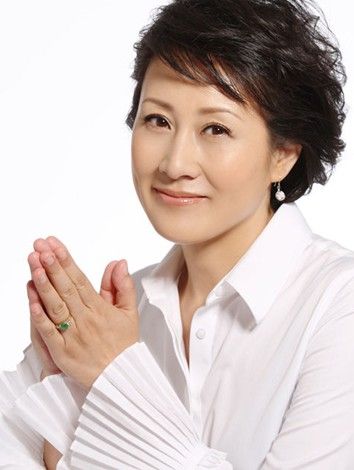 张凯丽神秘老公首露面:50多岁开车接妻