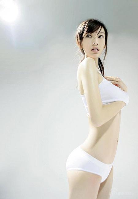 张俪拍摄纤体广告清凉助阵展迷人身姿(组图)