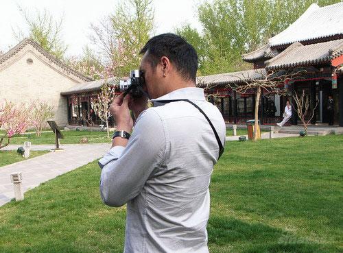 黄觉携师妹亮相秀场华丽低调展不凡魅力(组图)