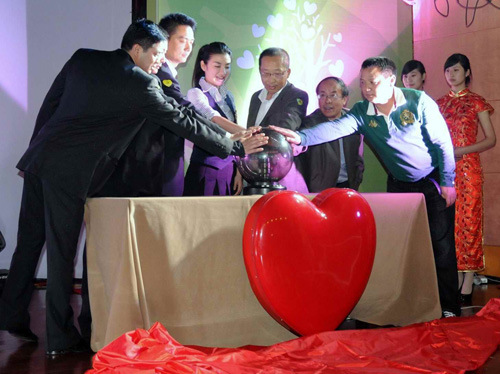 黄奕热心公益慈善 慷慨解囊为玉树募捐【图】