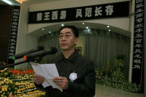 六小龄童悼念亡父90诞辰：家族的遗憾