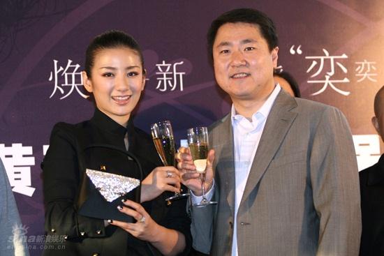 图文：黄奕率先加盟保利博纳-黄奕与于冬举杯