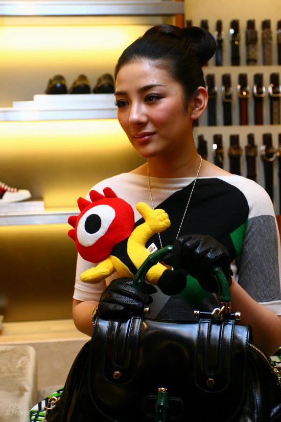 黄晓明成某品牌代言人 捐款十万救助灾区【图】