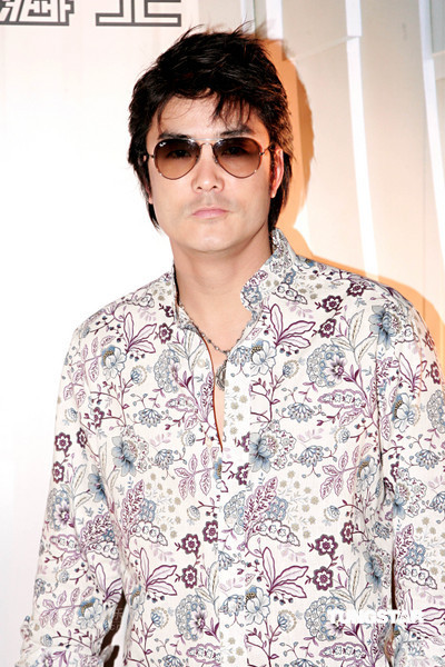 阿sa誓与阿娇同进退 陈见飞挺弟弟陈冠希【图】