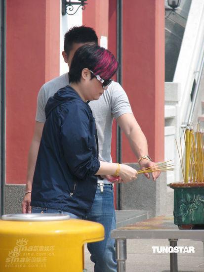 陈淑芬悼念张国荣 素颜郑欣宜大方任拍