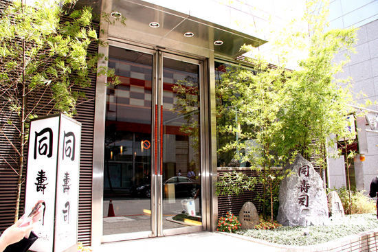 张柏芝lucas出游秀亲子装 赴小s住所叙旧【图】