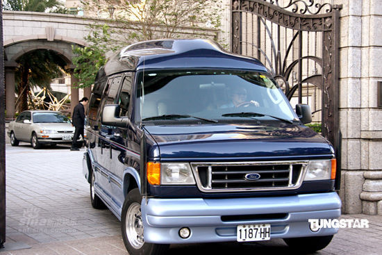 张柏芝lucas出游秀亲子装 赴小s住所叙旧【图】