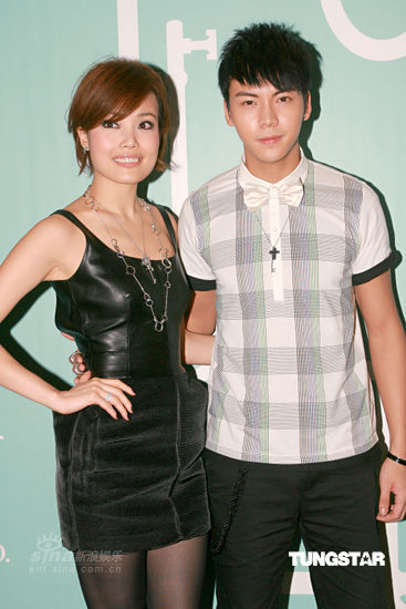 容祖儿穿黑色皮背心走秀 徐濠萦秀爆炸头【图】