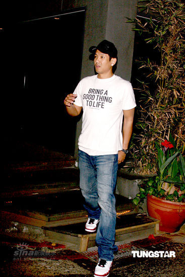 张柏芝为过世癌童低调抵台 与小s等吃火锅【图】