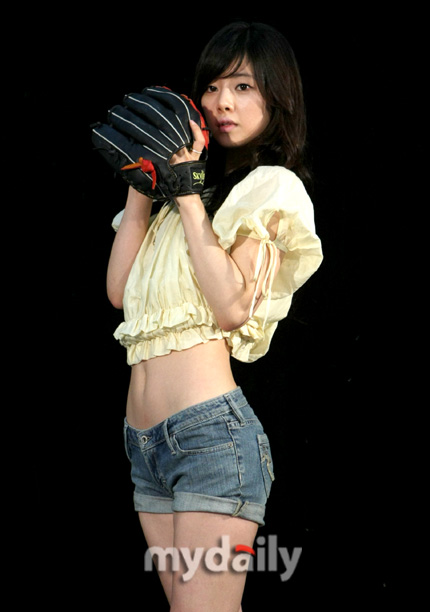 图文:洪秀雅最新写真-洪秀雅娇媚性感