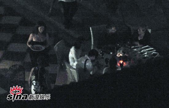 刘烨北京举行法式婚礼 妻子秀红旗袍【图】