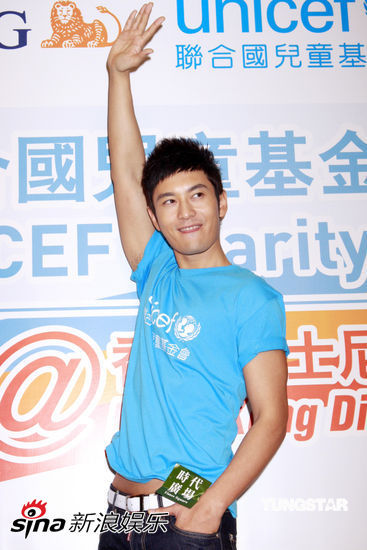 周渝民不信大s绯闻 黄晓明小泄春光