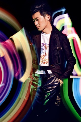 张曼玉携百位明星拍大片促销时尚