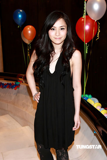 阿娇一身成熟女人味 坦言想出书记录人生【图】