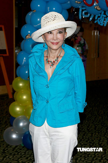 阿娇一身成熟女人味 坦言想出书记录人生【图】