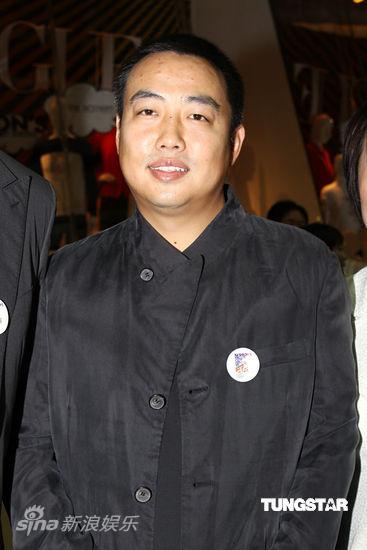 众星推广购物理念 张静初获赠顶级战靴【图】