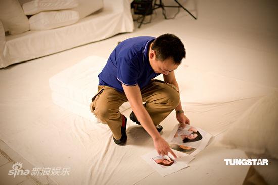 钟楚红再度魅力代言 经典笑脸多年不变