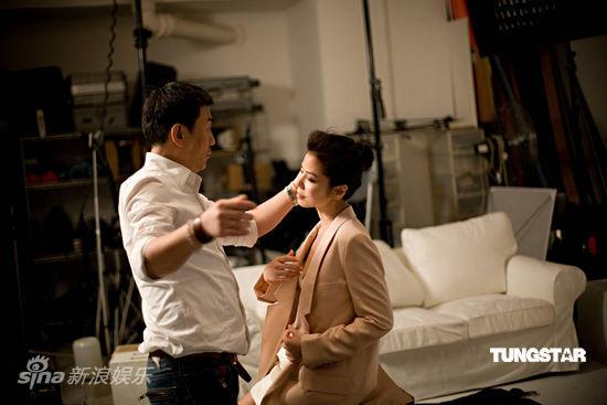 钟楚红再度魅力代言 经典笑脸多年不变