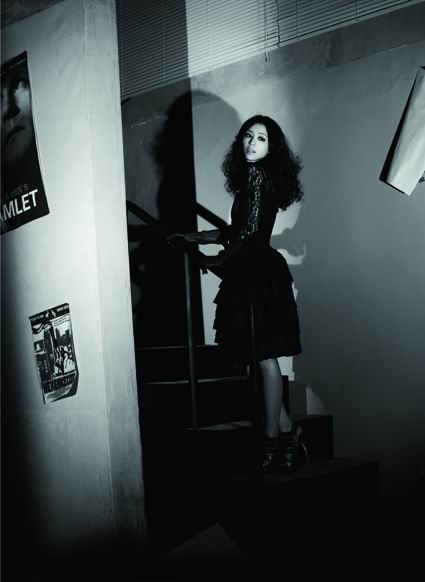 张静初拍光影写真 演绎自己的电影年代【图】