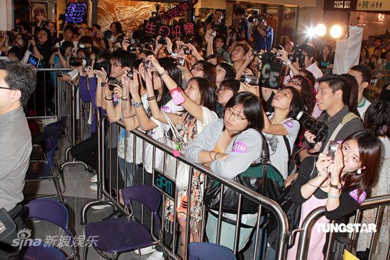 s.h.e香港代言秀美腿 自信身材曝三围【图】