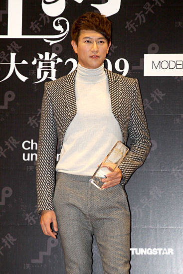 林依晨颁奖礼过生日 唐禹哲周笔畅人气旺【图】