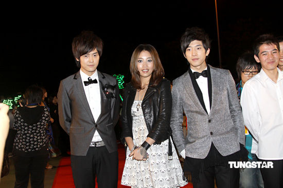 林依晨颁奖礼过生日 唐禹哲周笔畅人气旺【图】