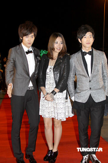 林依晨颁奖礼过生日 唐禹哲周笔畅人气旺【图】