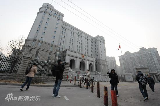 臧天朔案今日将宣判 押解车已抵达法院【图】